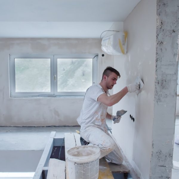 construction worker plastering
